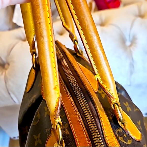 LOUIS VUITTON Monogram Tivoli PM Bag, w/Dust Bag & COA. EUC - Picture 8 of 16